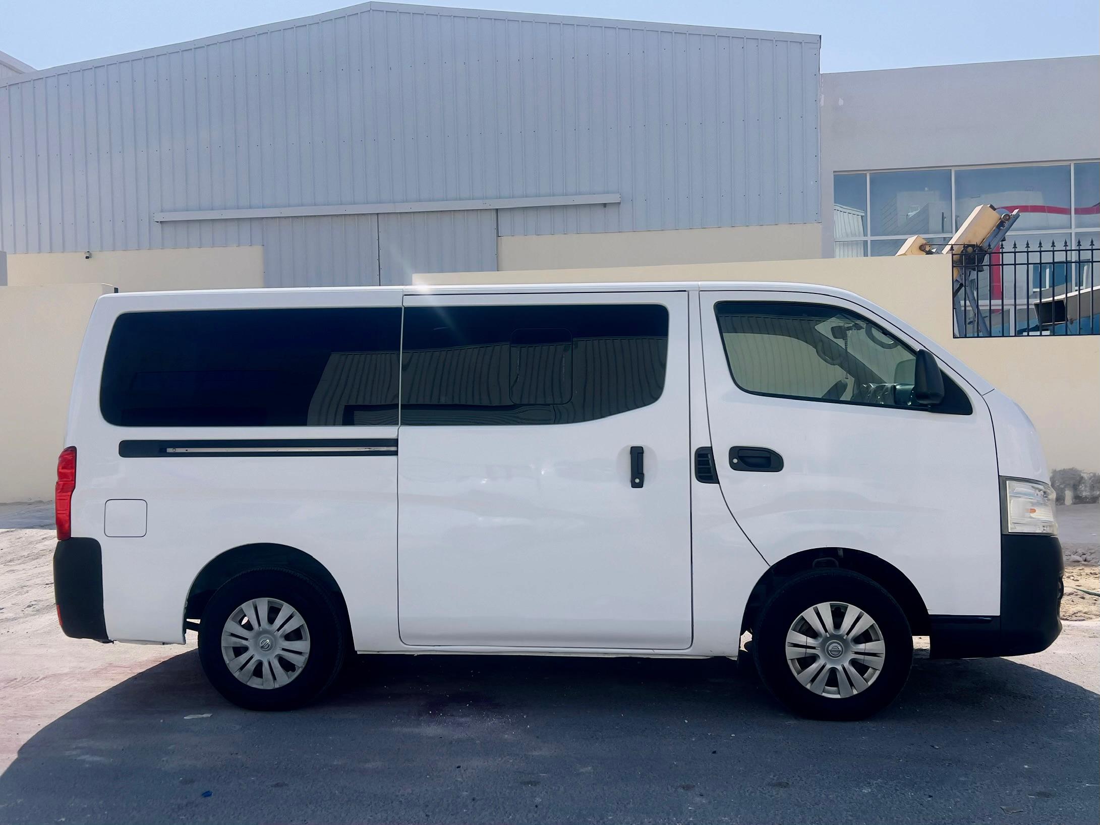 Nissan Urvan 2015